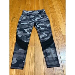 Xersion Women's Medium Gray Camo Print Activewear Cropped Leggings‎